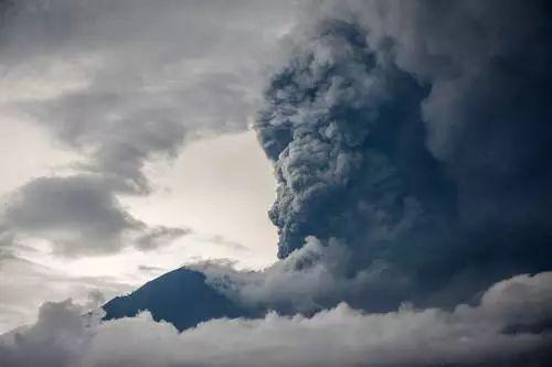 巴厘岛火山喷发最新动态，影响及应对措施